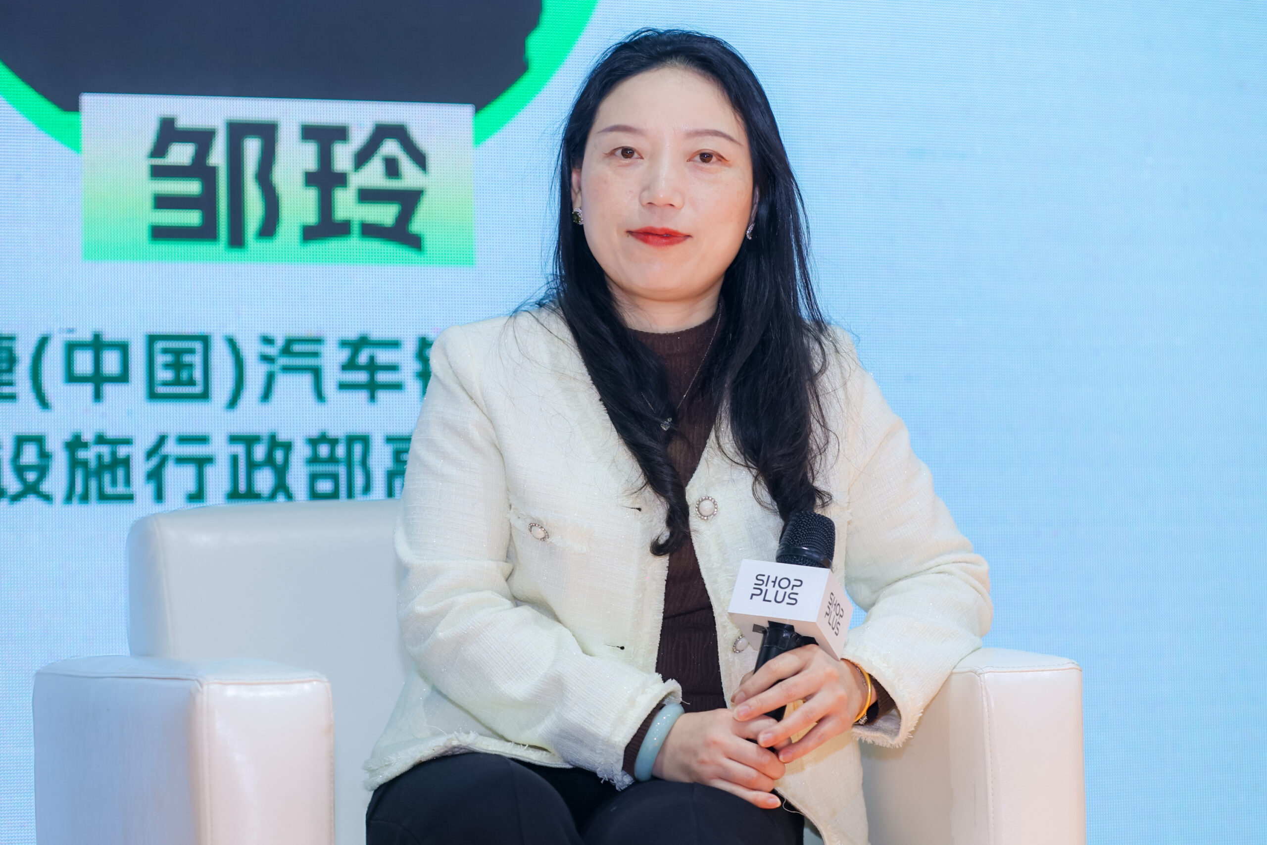 4邹 玲 保时捷（中国）汽车销售有限公司 设施行政部高级经理